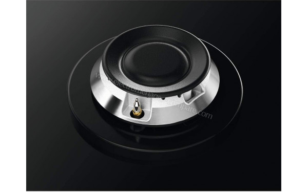 ZANUSSI ZGO68330BA - Zoom sur les foyers &agrave; gaz