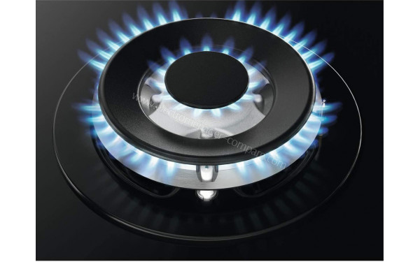 ZANUSSI ZGO68330BA - Zoom sur les foyers &agrave; gaz