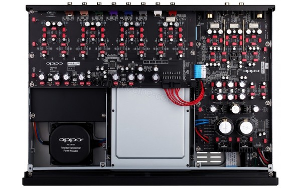 OPPO BDP-105D Darbee Edition Noir - Vue de l'int&eacute;rieur
