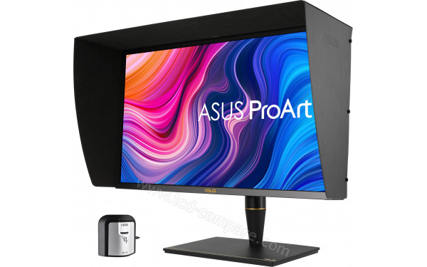 ASUS PA27UCX-K - Vue 3/4 droite avec casquette et sonde d'&eacute;talonnage X-rite i1 Display Pro fournies
