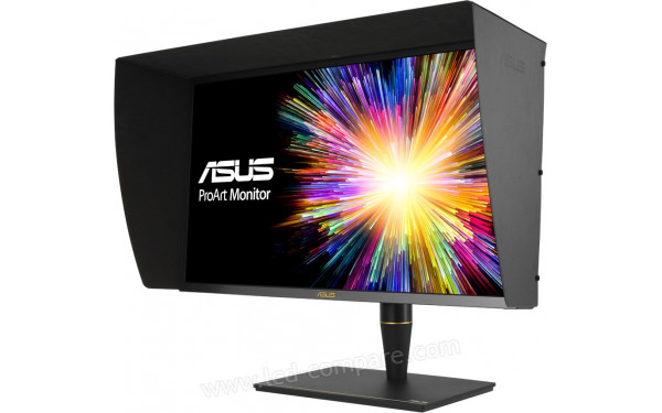 ASUS PA27UCX - Vue 3/4 droite avec casquette fournie