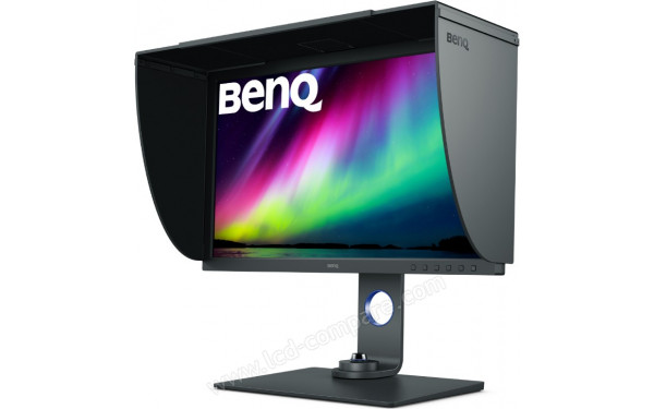 BENQ PhotoVue SW271C - Vue 3/4 droite  en position haute avec molette G2 et cache anti-&eacute;blouissement (inclus)