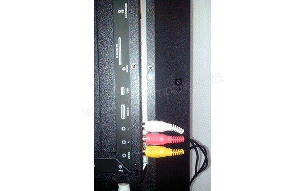 BLAUPUNKT 32FA112BK - Connectique lat&eacute;rale