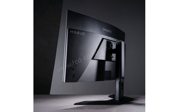 GIGABYTE M32UC - Vue 3/4 arri&egrave;re