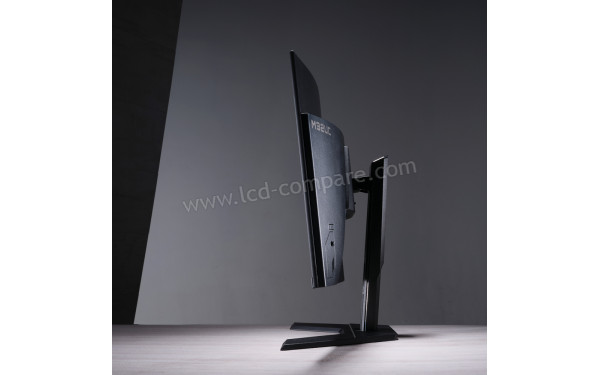 GIGABYTE M32UC - Vue de profil bascul&eacute; vers l'avant