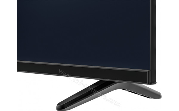 GRUNDIG 32GHB5000 - Zoom sur la partie basse et le pied droit