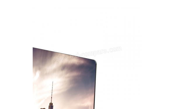 HISENSE 65A92G - Zoom sur le coin sup&eacute;rieur droit