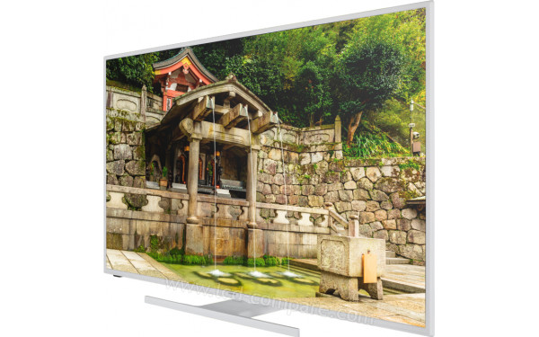 HITACHI 55HK6100W - Vue 3/4 droite