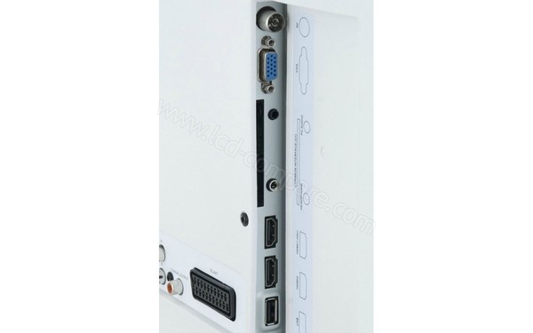 JVC LT-24HD7WU - Connectique sur le c&ocirc;t&eacute; (cr&eacute;dit : Darty)