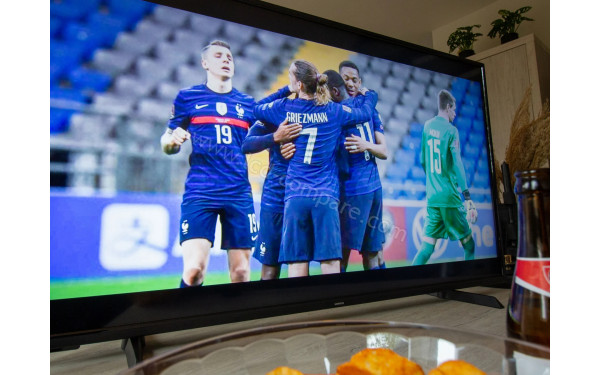 LENCO LED-4243BK - Mise en situation