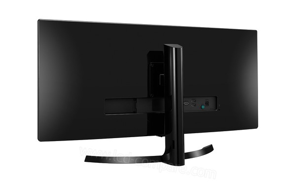 LG 34UM68-P - Vue 3/4 arri&egrave;re