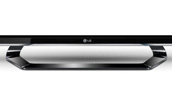 LG 42LM660S - Zoom sur la partie basse avec le pied