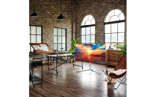 LG OLED65G16LA.API - Mise en situation sur son pied Gallery optionnel