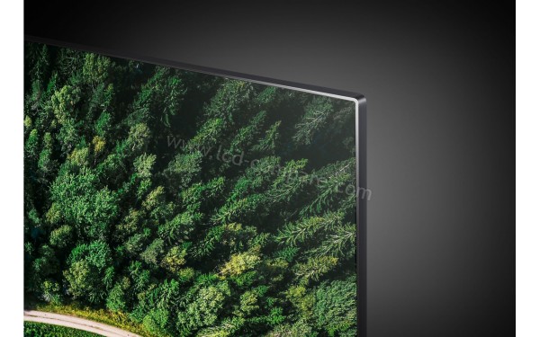 LG OLED88Z9 - Zoom sur le coin sup&eacute;rieur droit