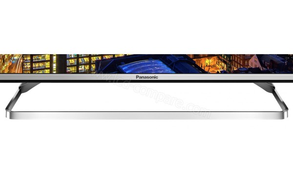 PANASONIC TX-55CX670E - Zoom sur la partie basse