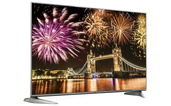 PANASONIC TX-58DX700F - Vue 3/4 gauche