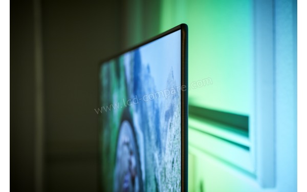 PHILIPS 55OLED934 - Zoom sur le coin sup&eacute;rieur droit avec ambilight