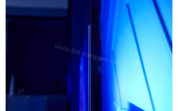 PHILIPS 65OLED984 - Zoom sur le coin sup&eacute;rieur droit avec ambilight