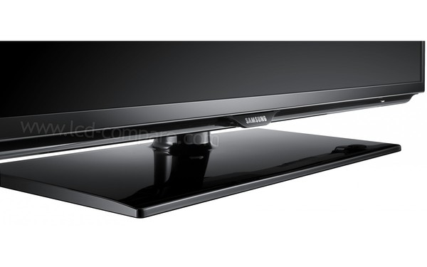 SAMSUNG HG32EA590 - Pied zoom&eacute;
