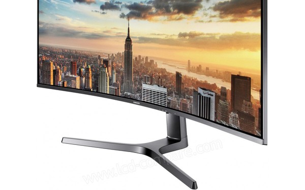 SAMSUNG LC43J890DKUXZG - Zoom sur la partie basse