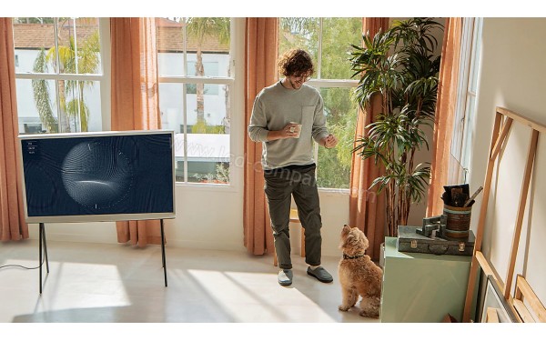 SAMSUNG The Serif QE49LS01TAUXZT - Mise en situation