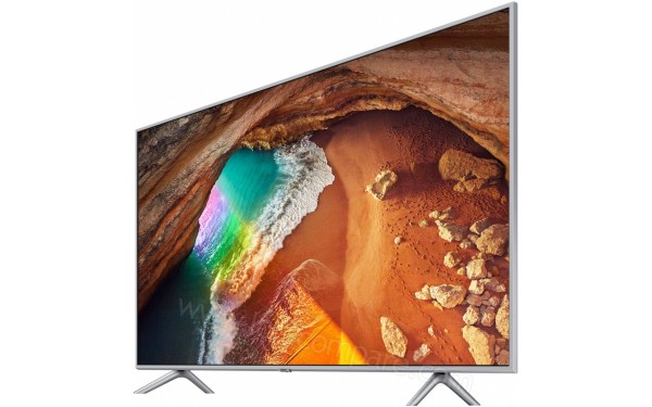 SAMSUNG QE49Q65RATXXH - Vue 3/4 droite par le bas