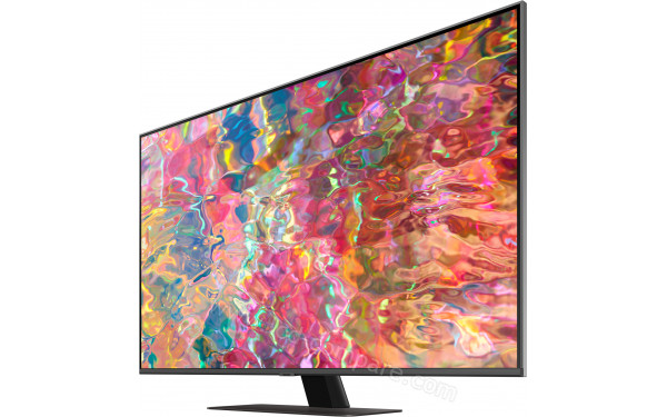 SAMSUNG QE50Q80BATXZT - Vue en contre-plong&eacute;e