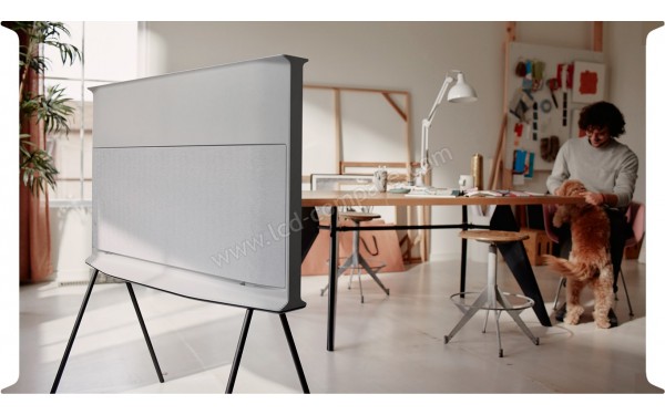 SAMSUNG The Serif 55LS01RA - Mise en situation