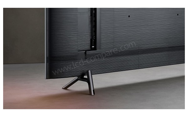 SAMSUNG QE65Q70R - Zoom sur la partie basse arri&egrave;re