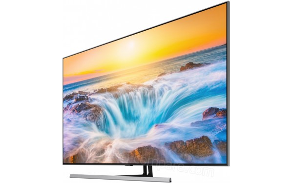 SAMSUNG QE65Q85RATXXH - Vue 3/4 droite par le bas