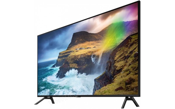 SAMSUNG QE82Q70RATXZT - Vue 3/4 droite par le bas