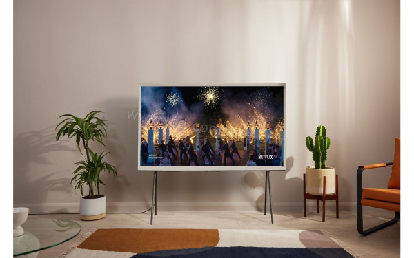 SAMSUNG The Serif TQ43LS01BG - Mise en situation