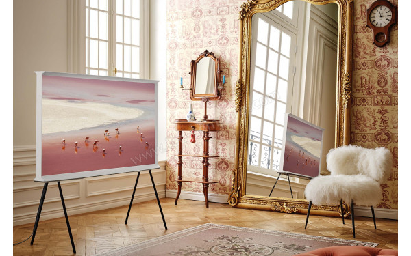 SAMSUNG The Serif TQ43LS01BG - Mise en situation