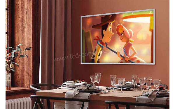 SAMSUNG The Frame TQ65LS03BS Disney100 Ed. - Mise en situation