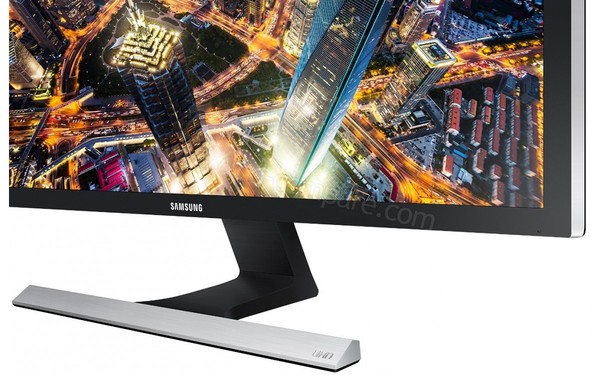 SAMSUNG U24E590D - Zoom sur le coin inf&eacute;rieur droit