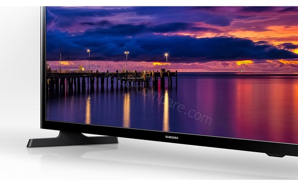 SAMSUNG UE32M4005AK - Zoom sur la partie basse