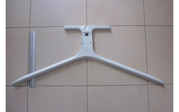 SAMSUNG UE43TU8515 - Zoom sur le socle (merci &agrave; DL pour la photo)