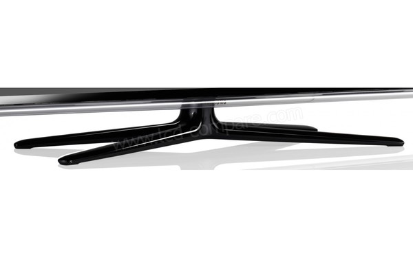 SAMSUNG UE46ES6300SXZG - Zoom sur partie basse