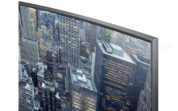 SAMSUNG UE48JU7500TXZT - Zoom sur le coin sup&eacute;rieur droit (cr&eacute;dit : Boulanger)