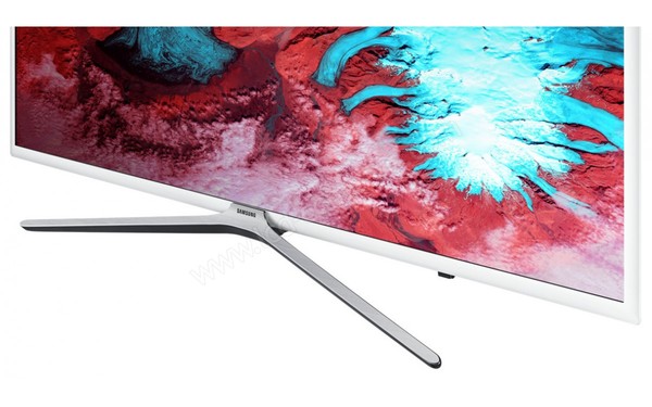 SAMSUNG UE55K5580SUXZG - Zoom sur la partie basse