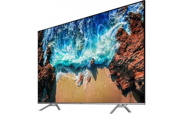 SAMSUNG UE82NU8009TXZG - Vue en contre-plong&eacute;e