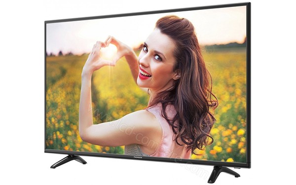THOMSON 32HB3105 - Vue 3/4 droite
